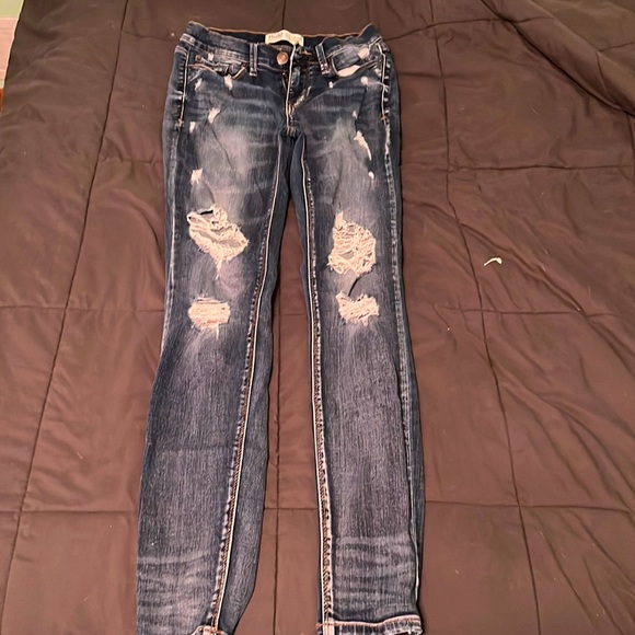Low rise jeans! - Picture 1 of 3